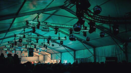 b2c3 jak sie ubrac na koncert w hali
