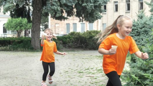 Nieustrukturyzowana zabawa: jak swobodne bieganie rozwija dzieci